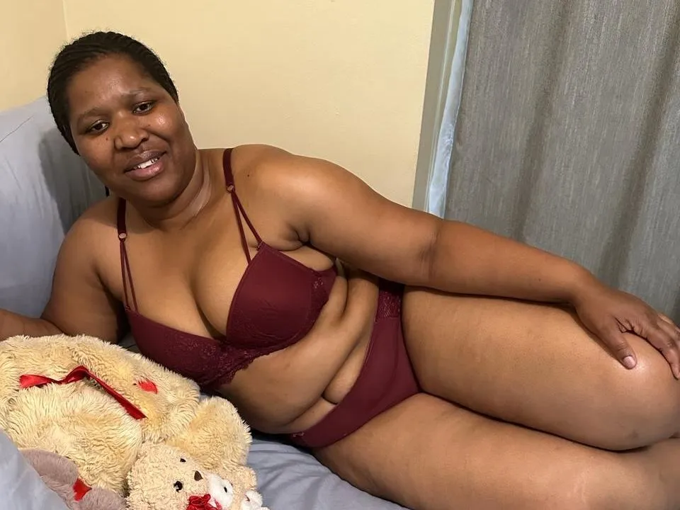 MesseyCurvyx Profilbild des Cam-Modells