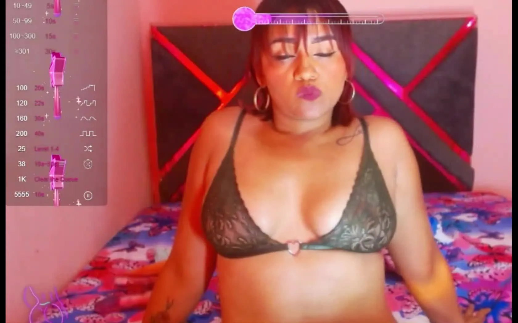 Interprete AiishaSquirt Video 1