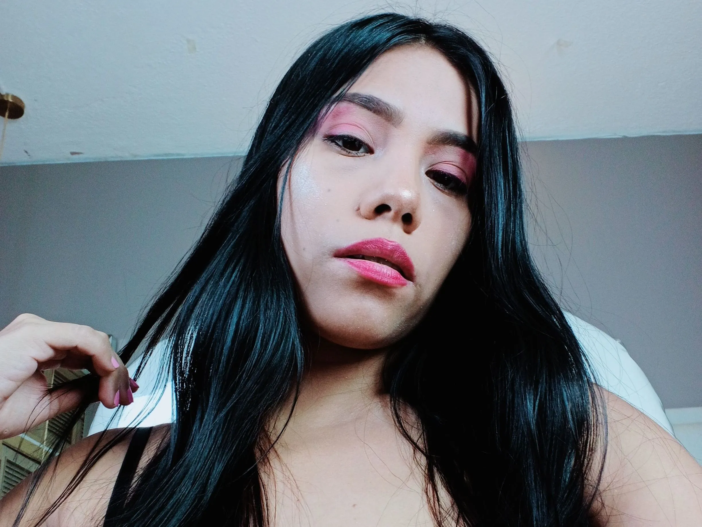 korinaliciaa profilbild på webbkameramodell