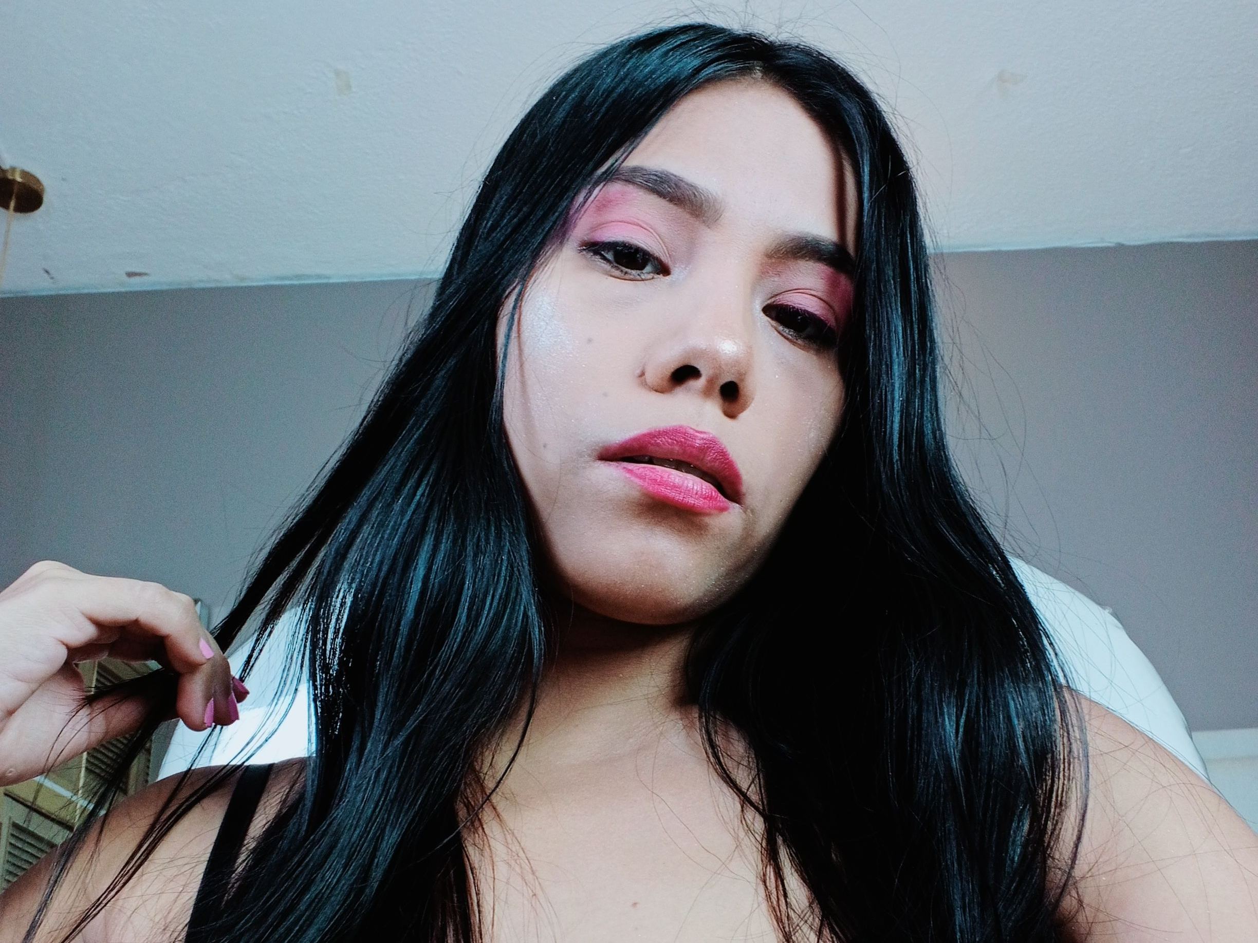 korinaliciaa profielfoto van cam model