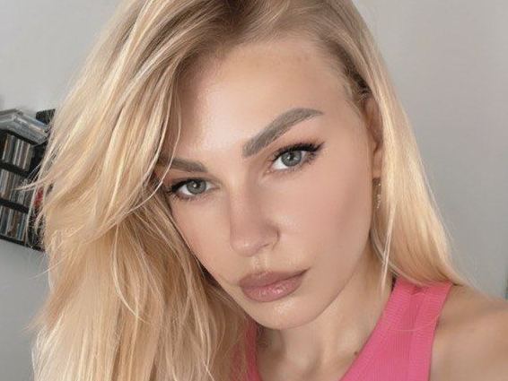 AmyJi profilbild på webbkameramodell