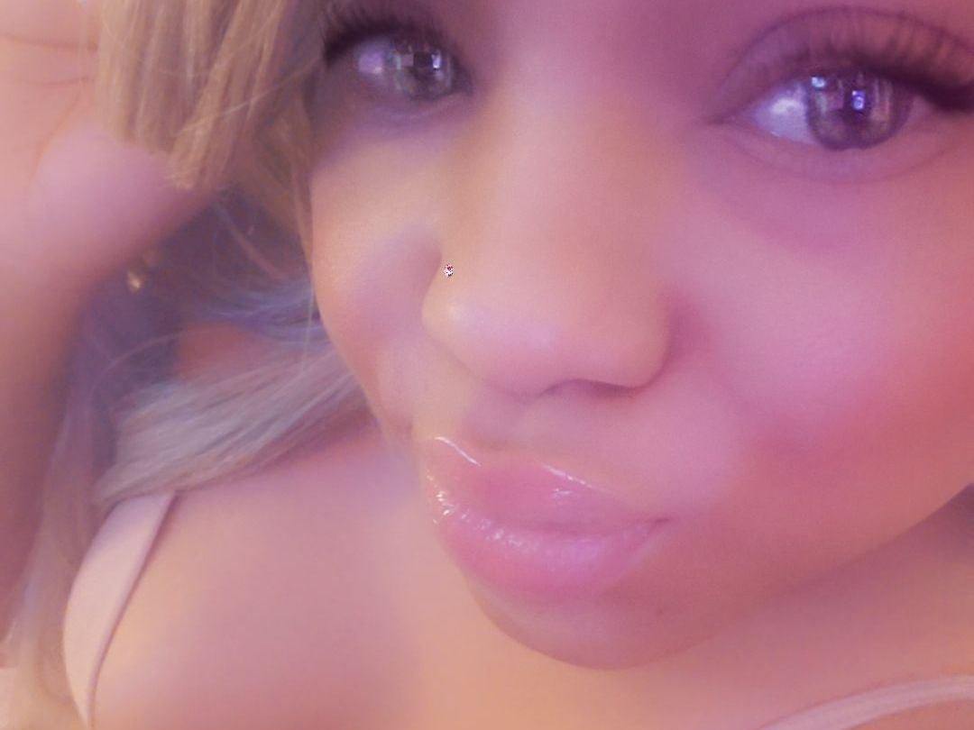 ElleHunni profilbild på webbkameramodell