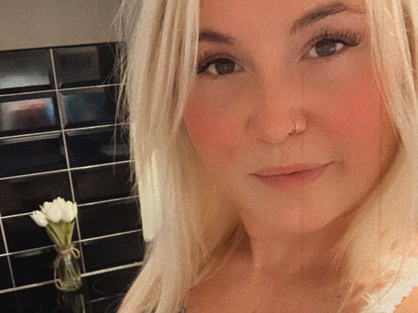 KinkyBritishMilf cam model profile picture