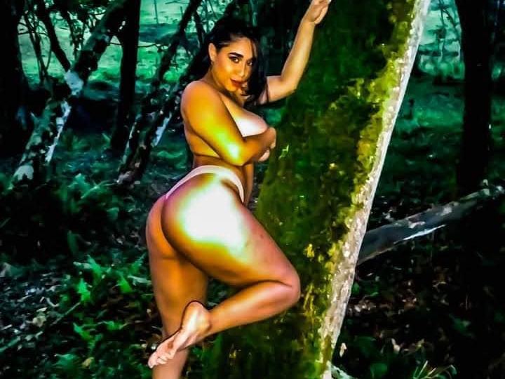 Imagen de perfil de modelo de cámara web de ArishaKim