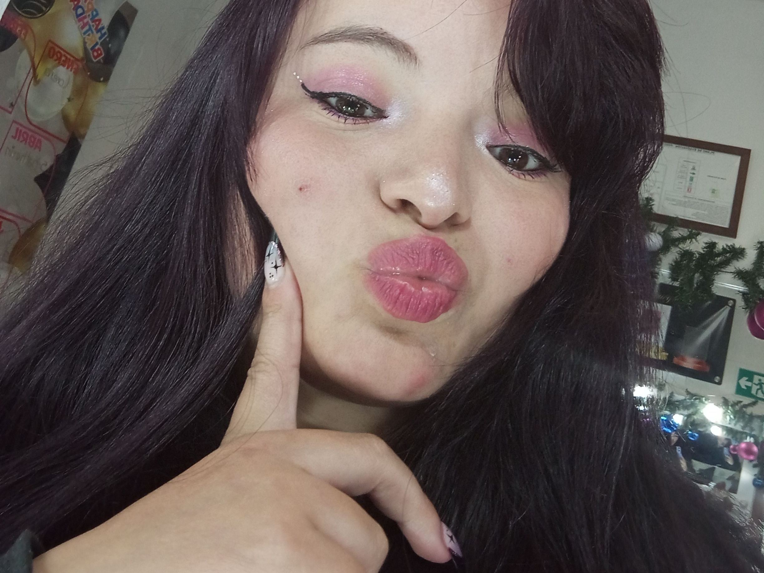 BellaHansen immagine del profilo del modello di cam