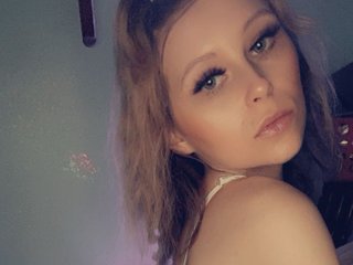 Image de profil du modèle de webcam HoneybeeQueenn