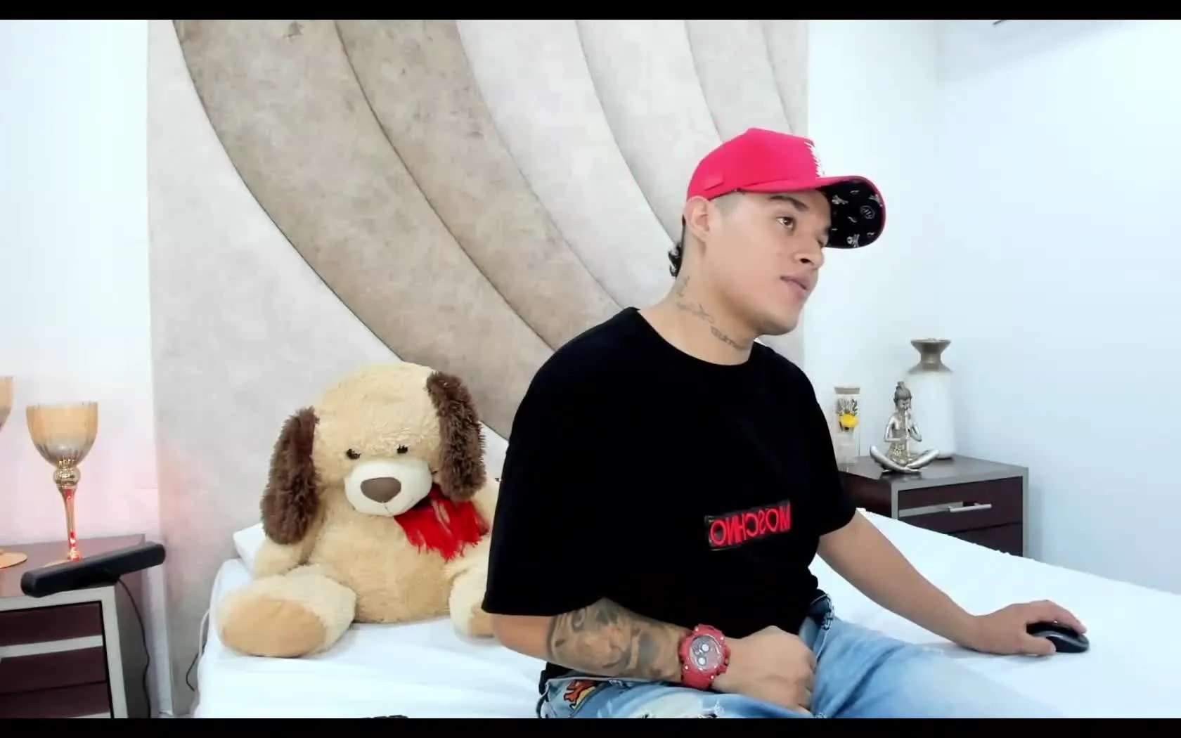 Interprete AronnHot Video 1