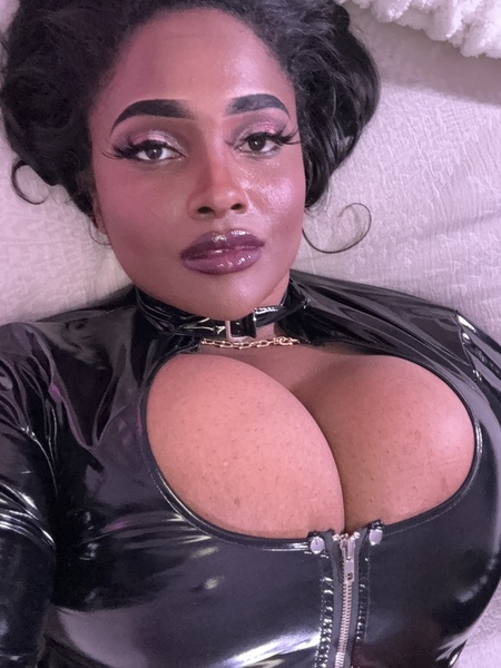 Performer MistressMonetFontaine Photo 11