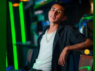 Imagen de perfil de modelo de cámara web de CarloMontery