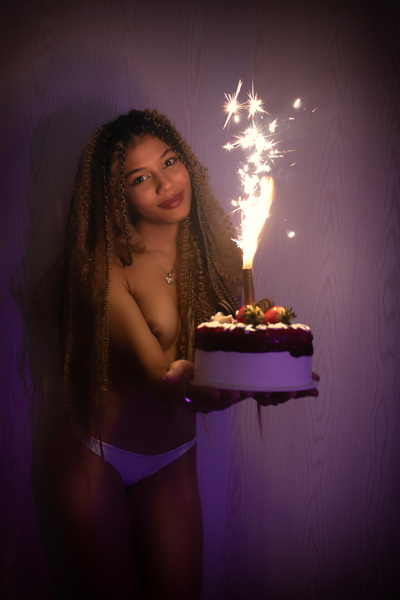 Performer MelaniWest Photo 9