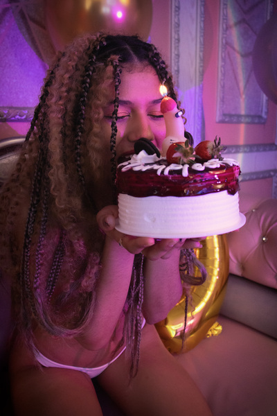 Performer MelaniWest Photo 6