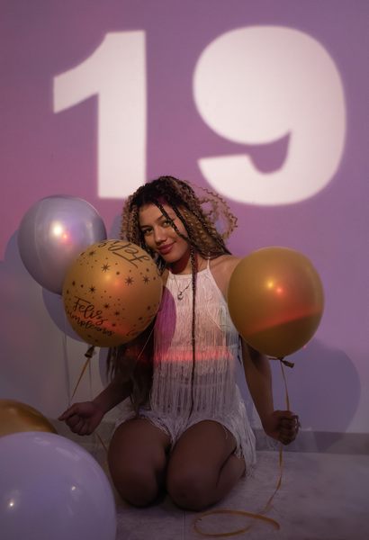 Performer MelaniWest Photo 2