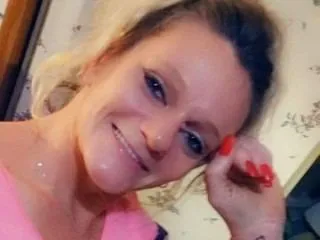 Image de profil du modèle de webcam Lusciouslilly69