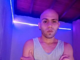 Image de profil du modèle de webcam Dominikivanov