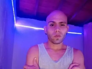 Dominikivanov profielfoto van cam model