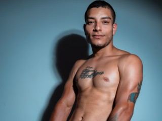 Image de profil du modèle de webcam DominicCage