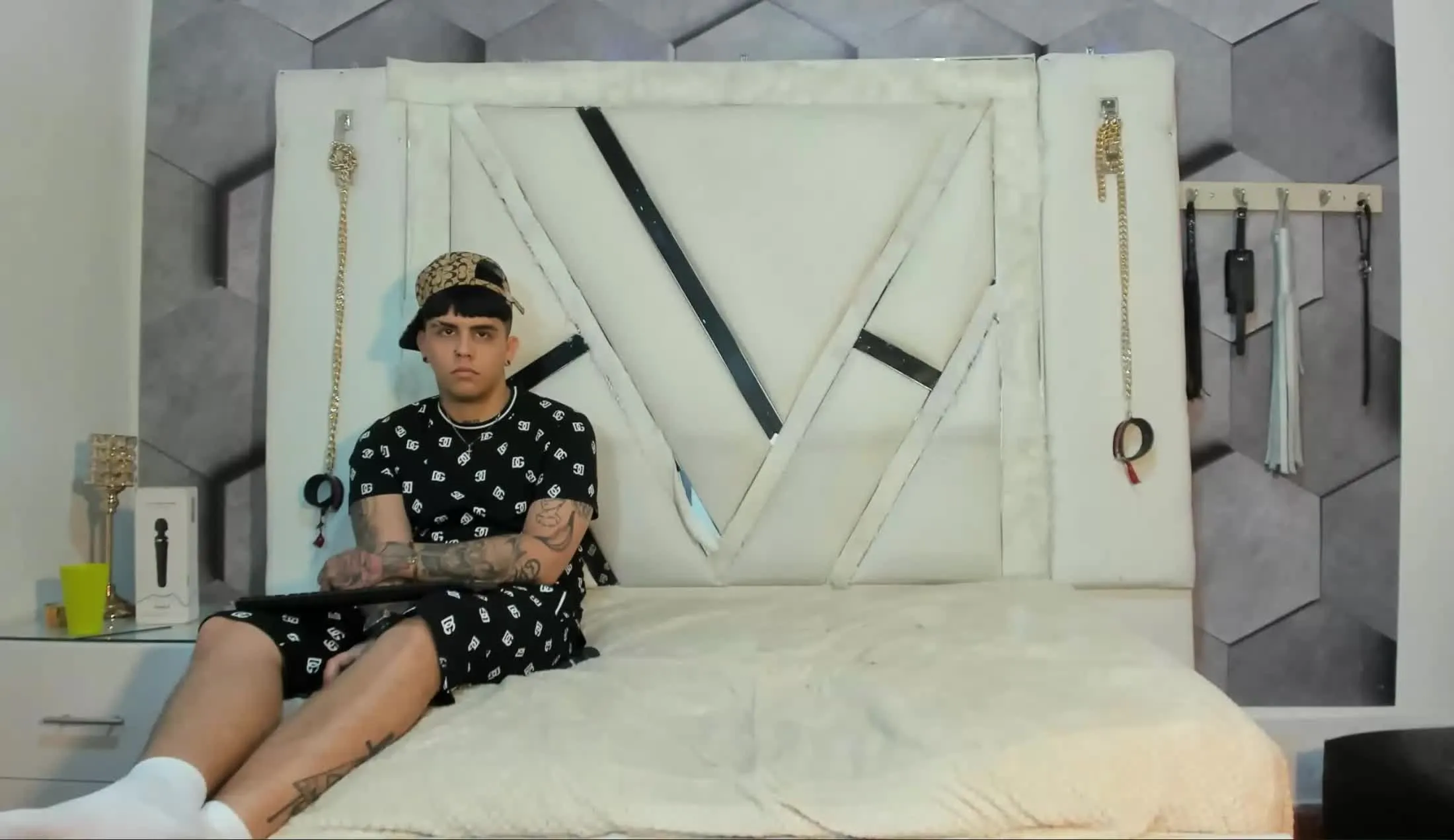 Artist MilthonAndAlice Video 1