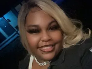 PrettyTee cam model profile picture
