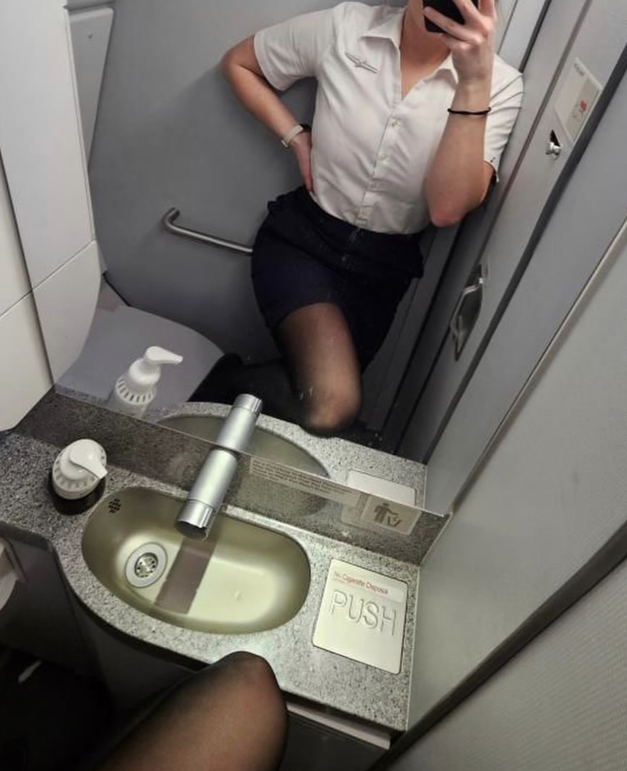 Artiest AirhosstesElla Foto 4