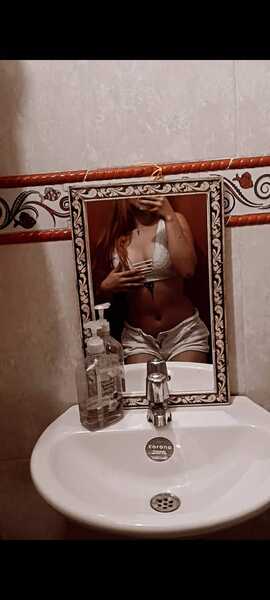 Performer Elizabethh19 Photo 10