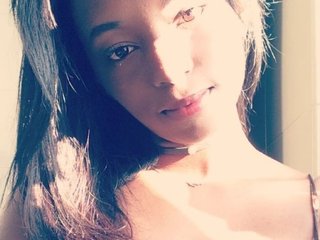 Imagen de perfil de modelo de cámara web de nomimalonee