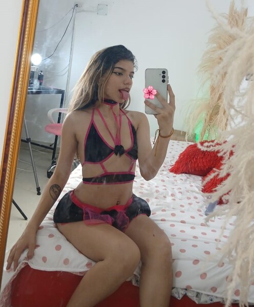 Performer DearLucy Photo 7