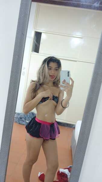 Performer DearLucy Photo 4