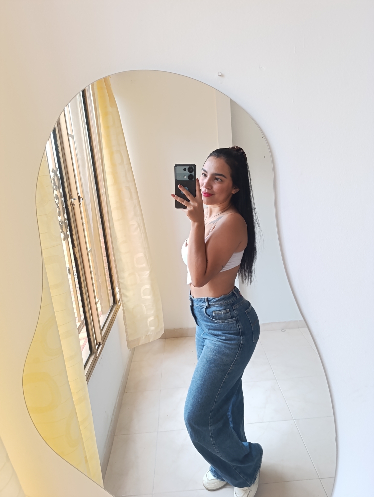 Performer zoemed Photo 2