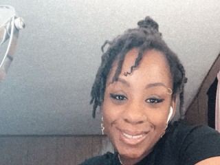 QueenBouZeeBby cam model profile picture