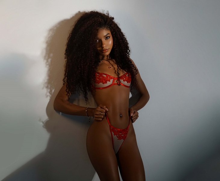 Artist MilyJohnson Foto 1