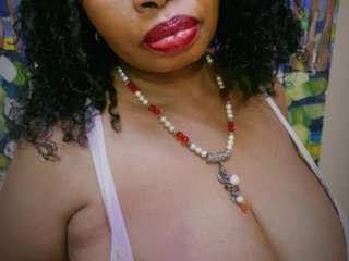 Imagen de perfil de modelo de cámara web de HugeBustyMelonsx