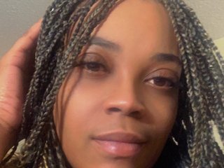 Profilbilde av Almond_j24 webkamera modell