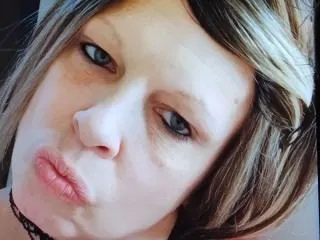 U_GuNnACuMbAck profilbild på webbkameramodell