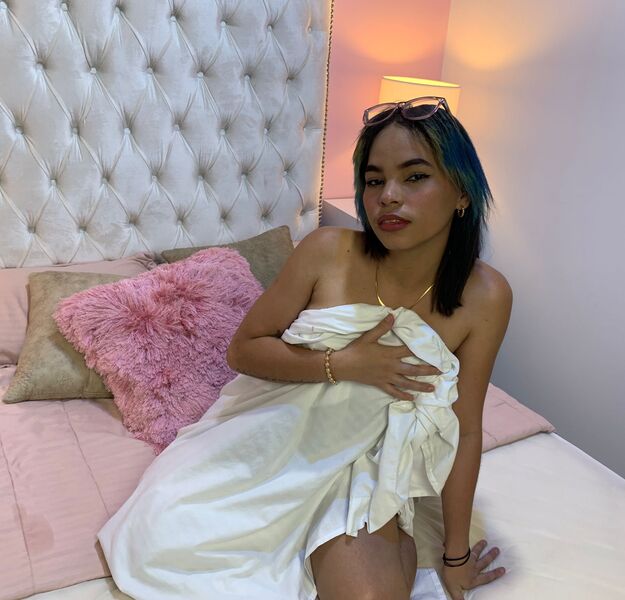 Performer Melany_Saenz Photo 1