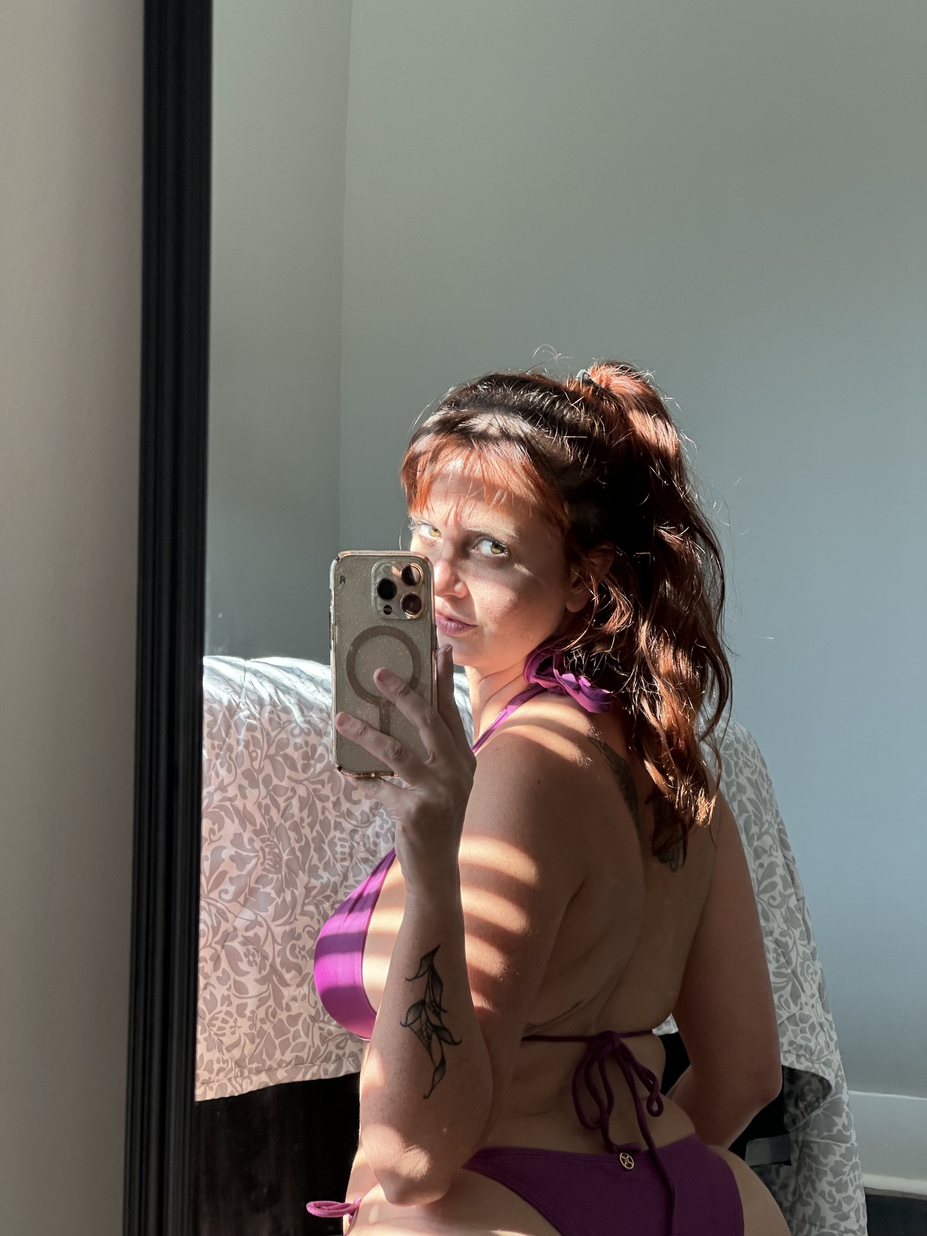 Performer CurvyRain Photo 1