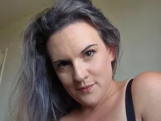 CurvyMaskedBabe