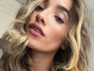 AdharaCooperr profielfoto van cam model