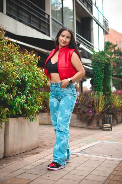 Performer ShairaJade Photo 3