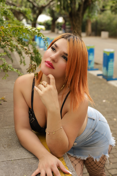 Artist Camila_Blonde Foto 4