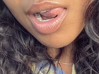 yourfavtits cam model profile picture