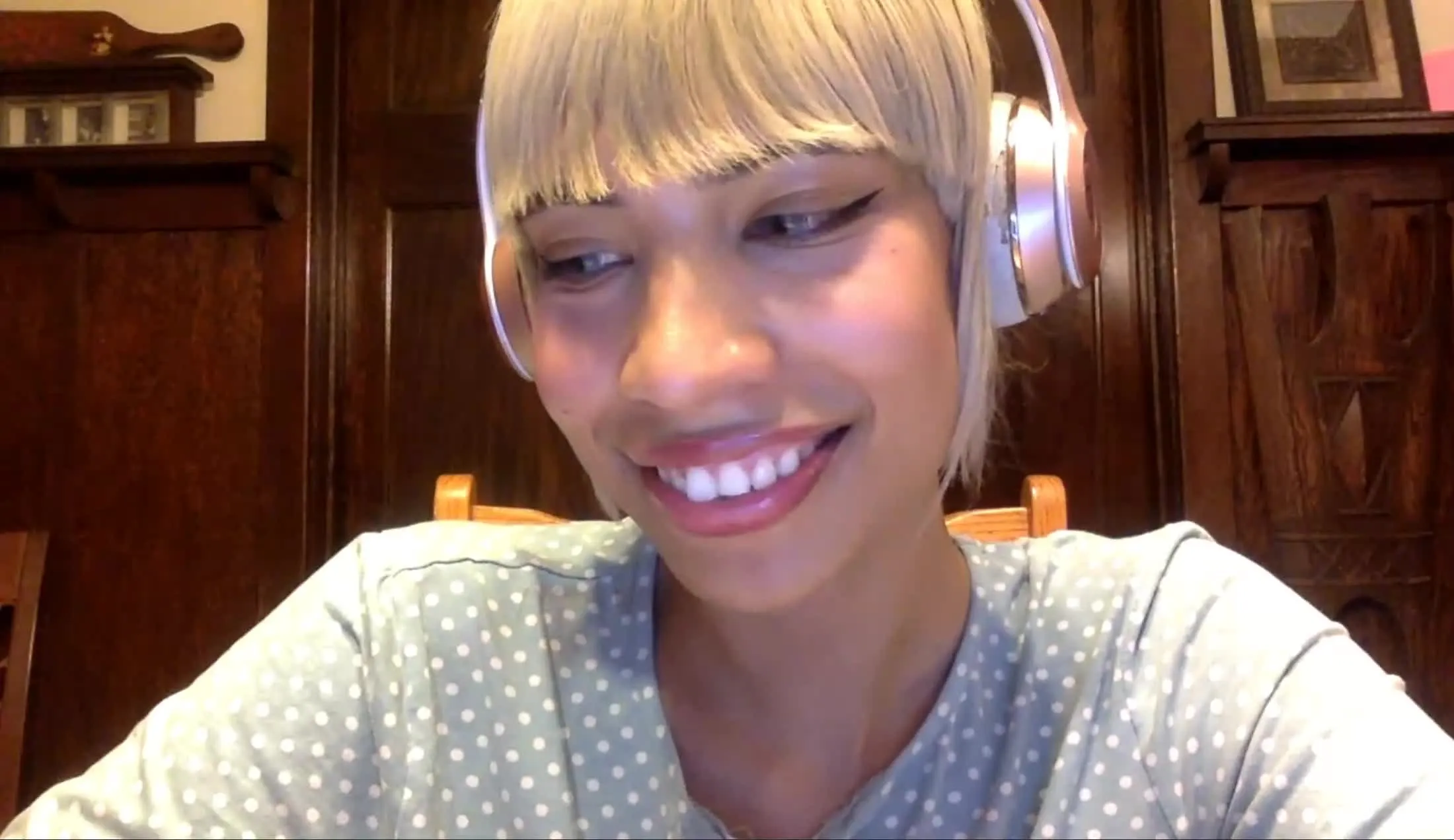 Artist PearlsOfTheMoon Video 2