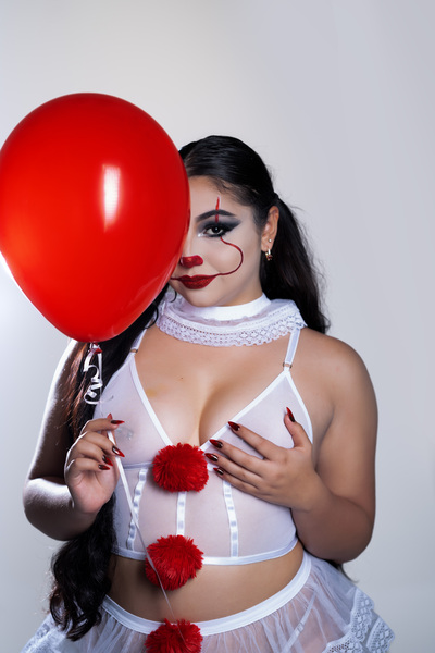 Performer EmaJhons Photo 10