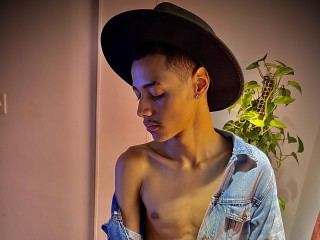 tyleer18 profilbild på webbkameramodell