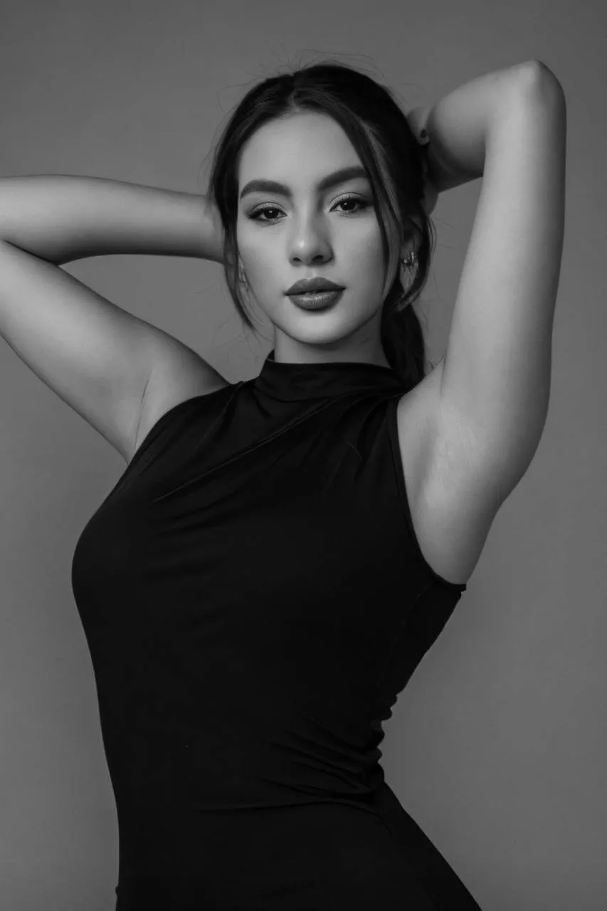 Artista Greta_Petite Foto 8