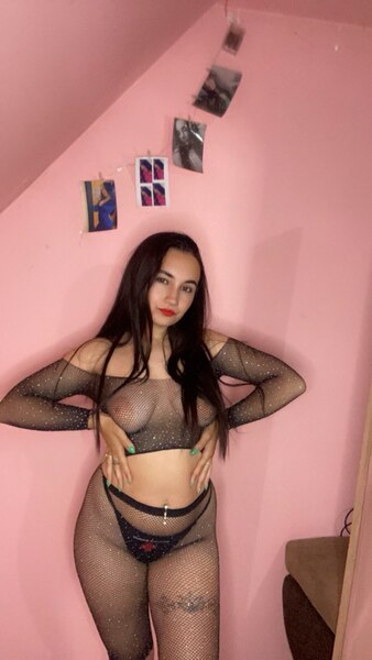 Performer Xvyolete Photo 4