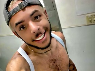 DertyLay profielfoto van cam model