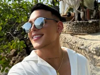 Imagen de perfil de modelo de cámara web de AaronPitts