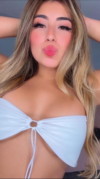 Performer karolinahill97 Photo 9