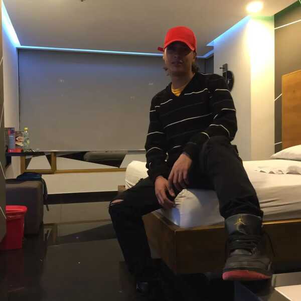 Performer coflix Photo 2