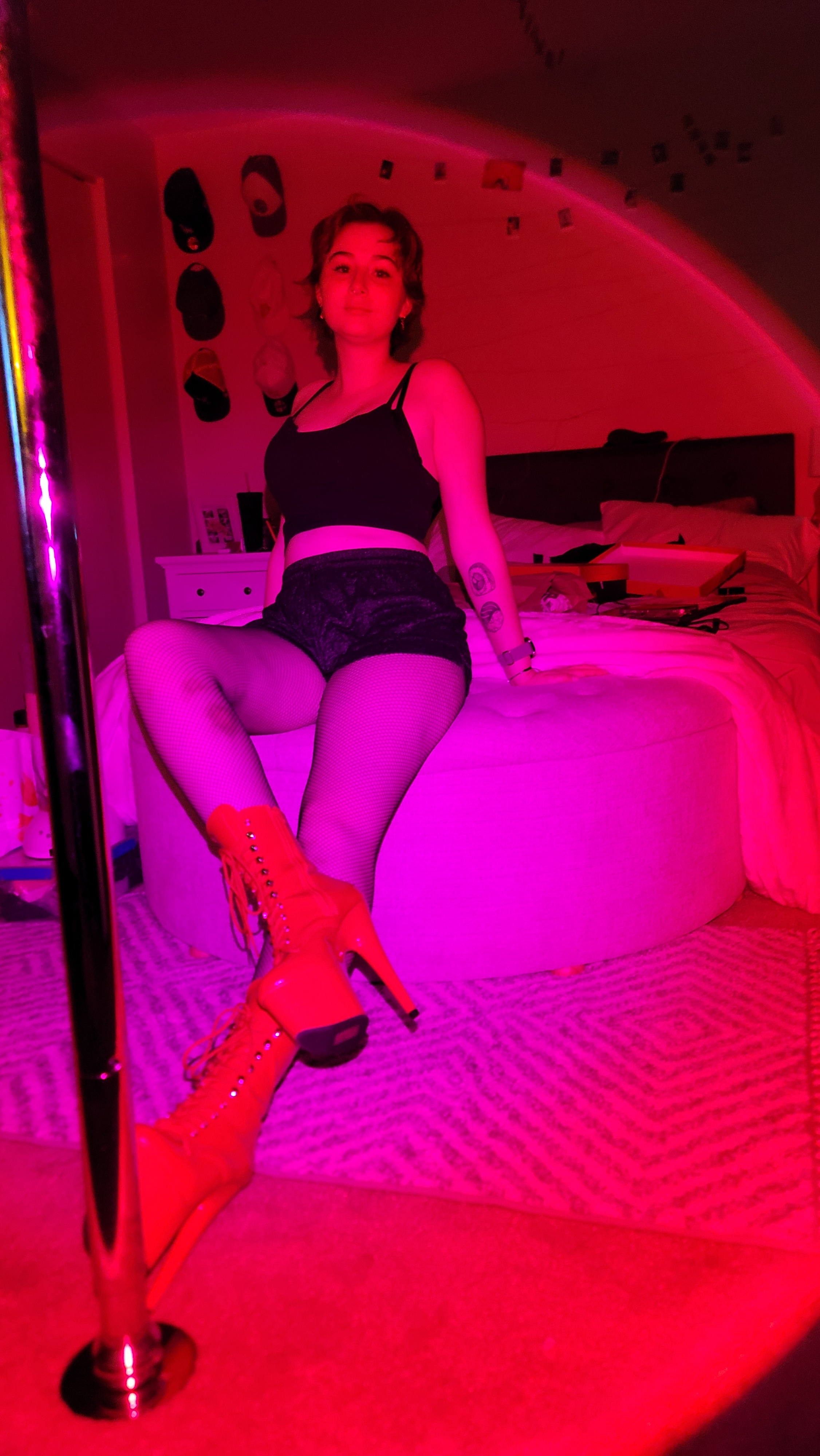 Performer CherryFlores Photo 5
